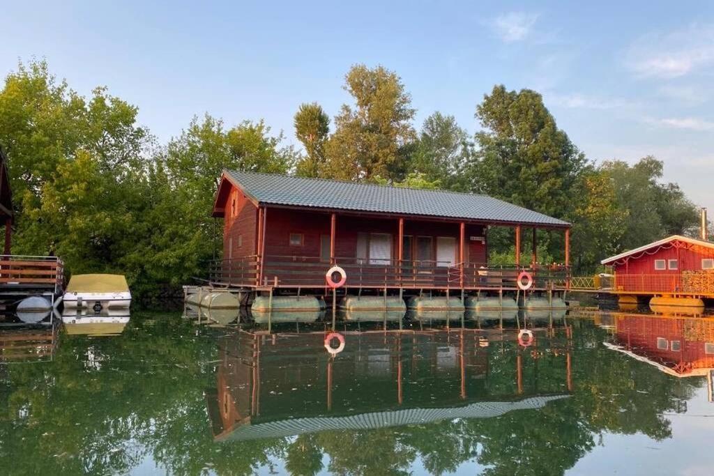 Houseboat - Beacon Of Happiness Hotel Pozsony Kültér fotó