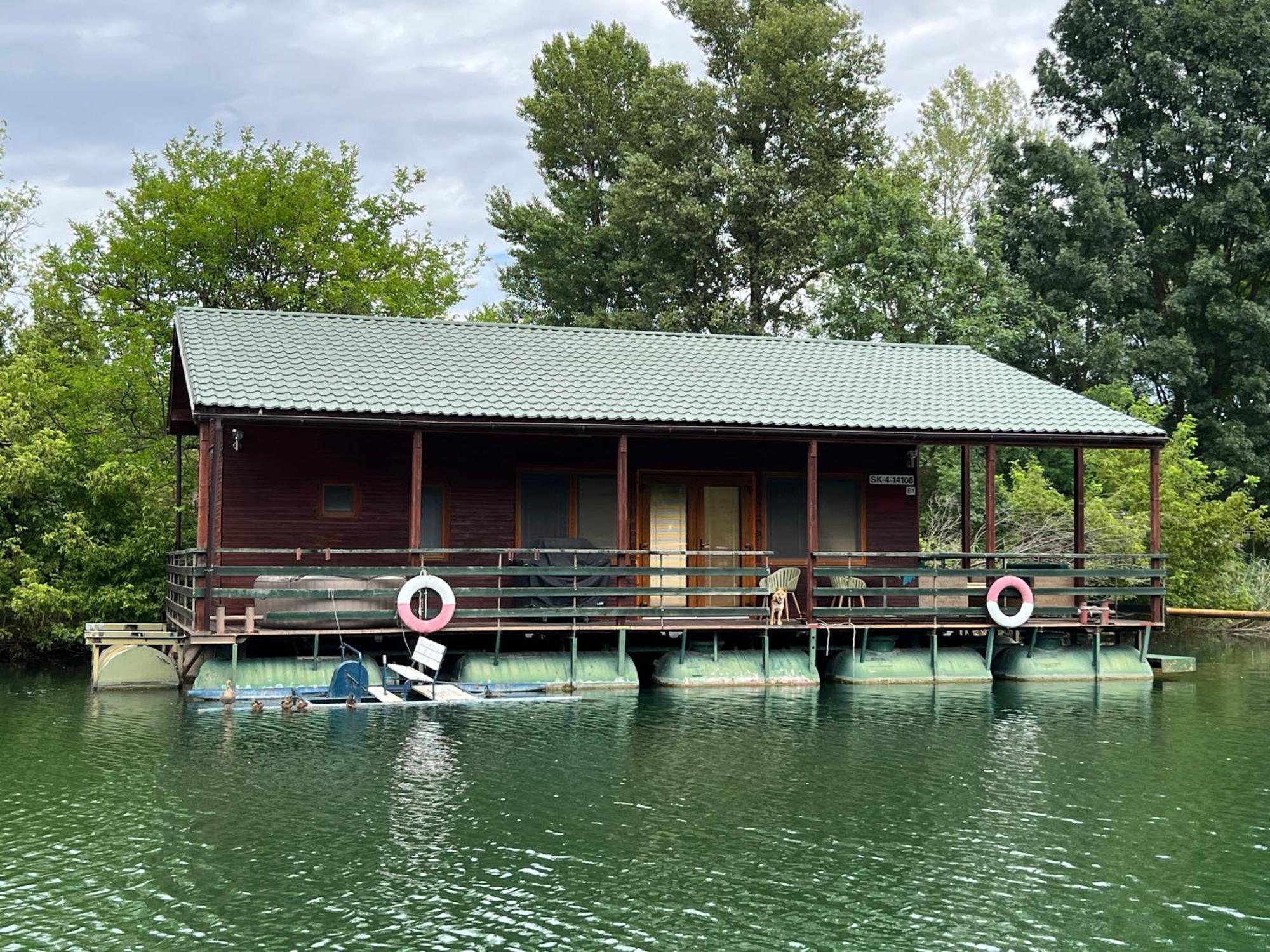 Houseboat - Beacon Of Happiness Hotel Pozsony Kültér fotó